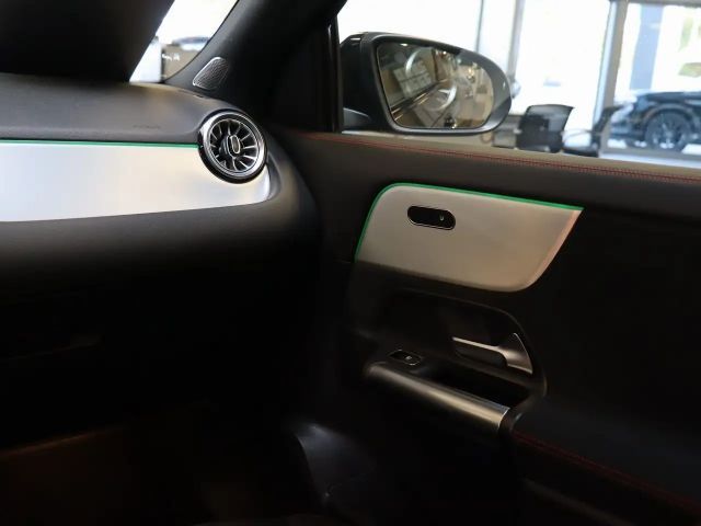 Mercedes-Benz GLA 180