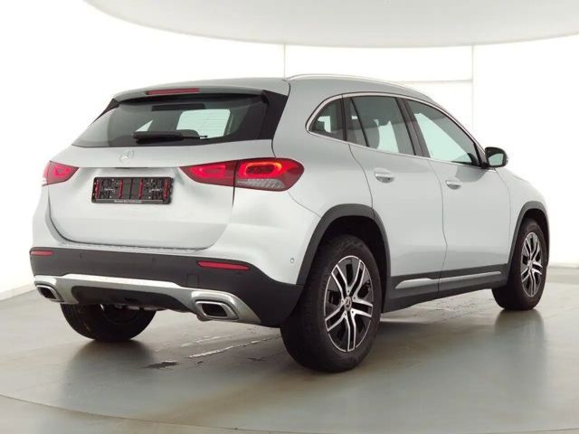 Mercedes-Benz GLA 180