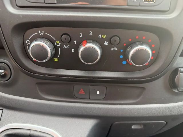 Nissan NV300