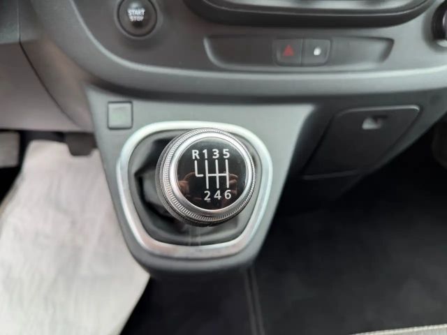 Nissan NV300