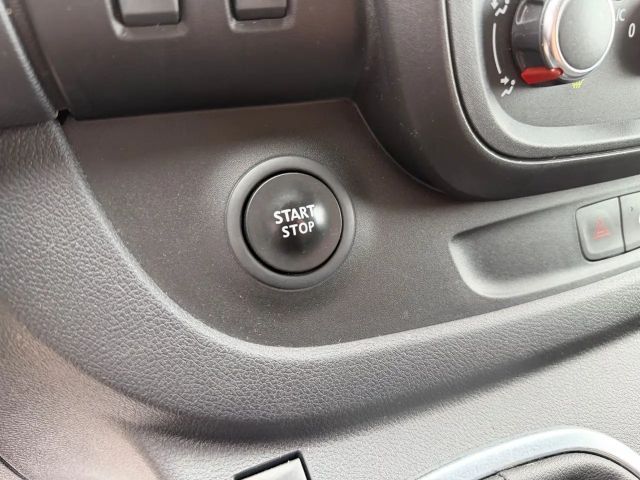 Nissan NV300
