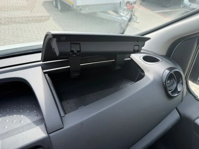 Nissan NV300