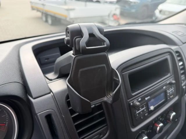 Nissan NV300