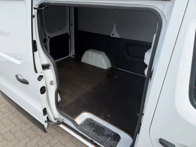 Nissan NV300