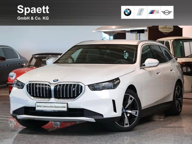 BMW i5 eDrive40 Tour. Adp.LED 360° DrivAssProf HarmKar 2024 Elektrisch