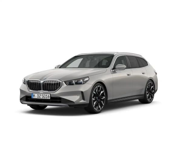 BMW 520 i Touring M Sport Iconic Glow HUD AHK Pano Bowers 2026 Benzine