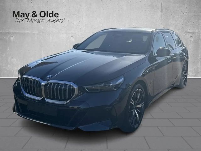BMW 520 i Touring Sportpaket AHK-klappbar Navi Digitales C 2026 Benzine