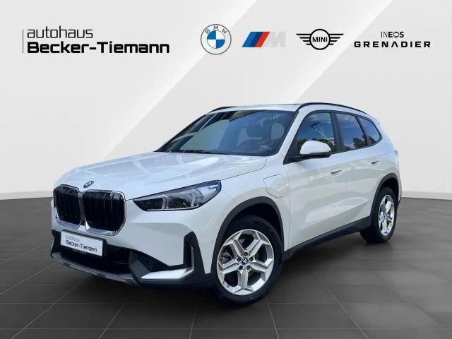 BMW X1 xDrive25e HUD/ Aktivstz./ DrivAss Prof./ ParkAss+/ 2023 Hybride / Benzine