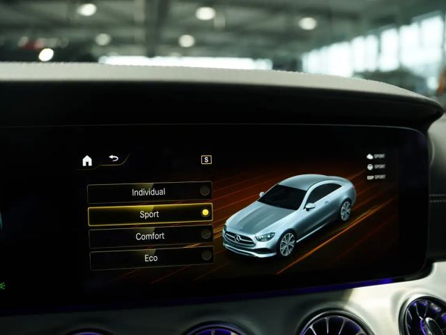 Mercedes-Benz E 220