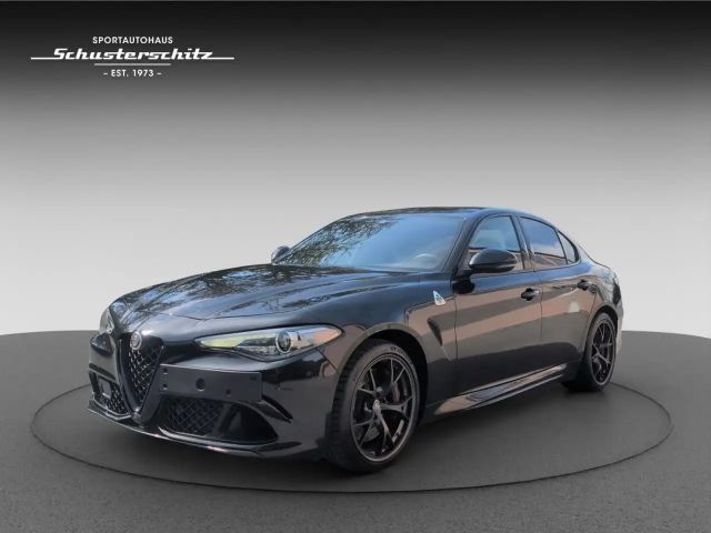 Alfa Romeo Giulia GIULIA QUADRIFOGLIO 1. HAND DE-FZG. ASSISTENZP. 2023 Benzine