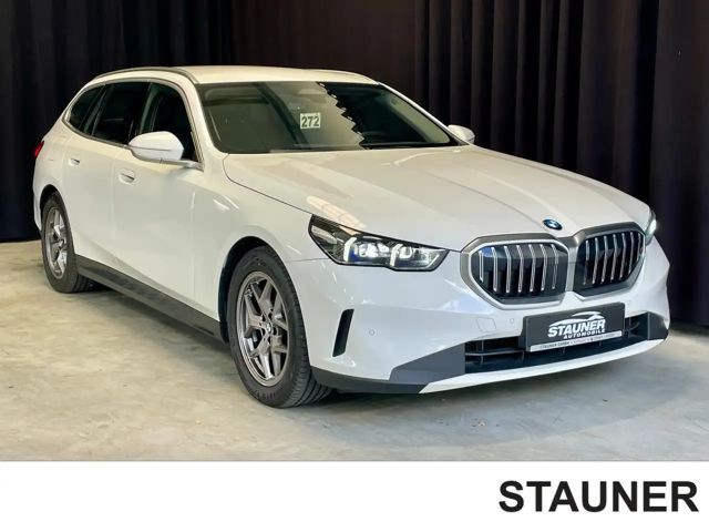 BMW 520 d Touring *NAVIGATION*SHZ*LEDER*R-KAMERA*ADAP.LED*EL.HECKKLAPPE* 2024 Diesel