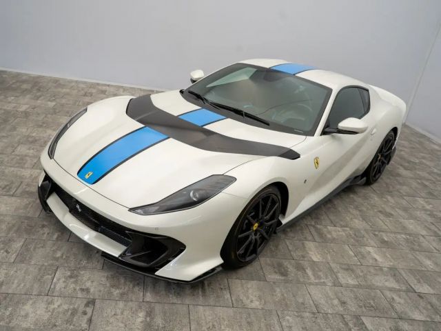 Ferrari 812 Competizione 2024 Benzine