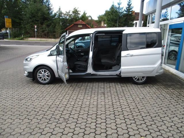 Ford Grand Tourneo