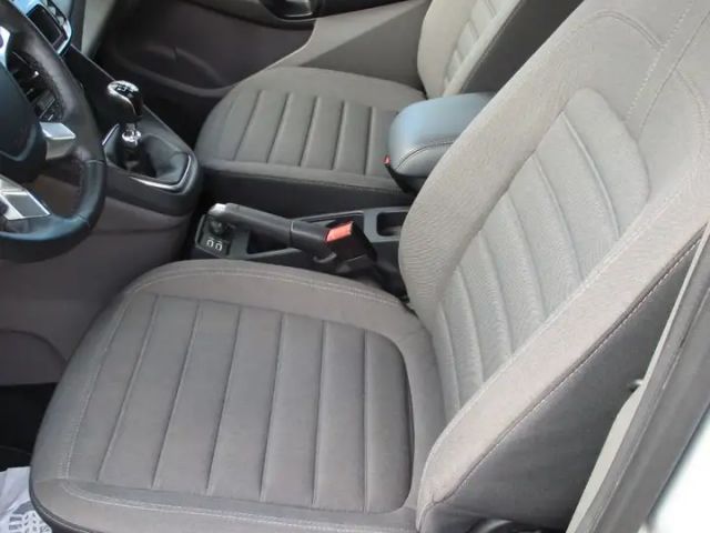 Ford Grand Tourneo