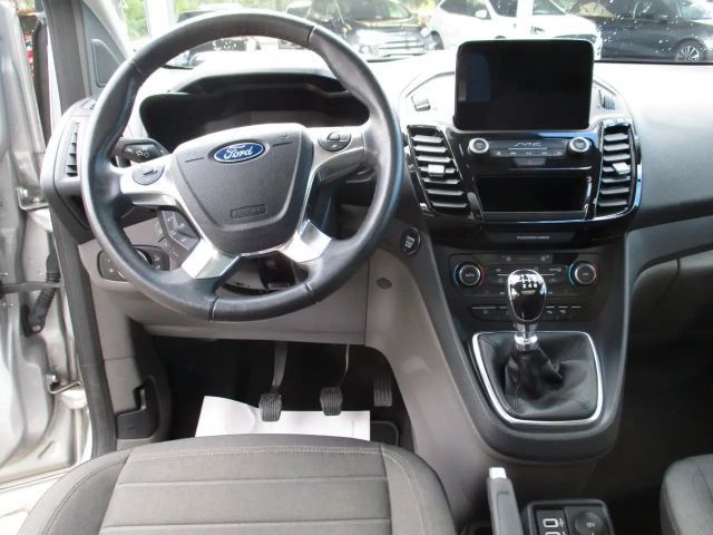 Ford Grand Tourneo