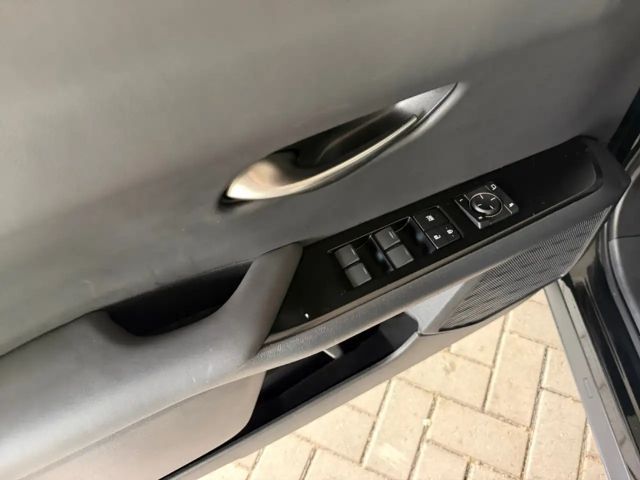 Lexus UX 250h