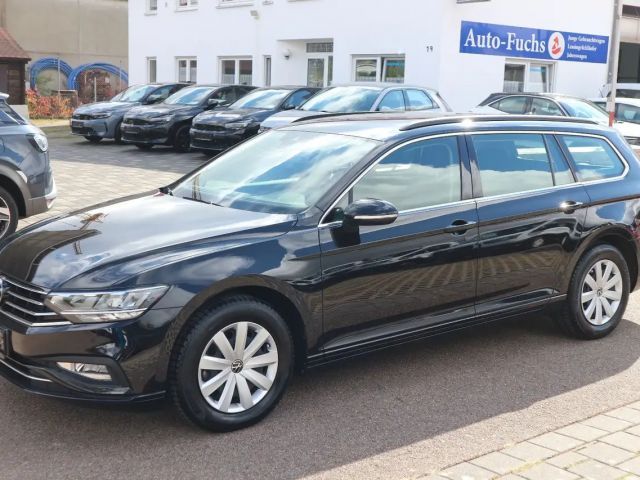 Volkswagen Passat Variant Passat 2.0 TDI DSG Variant 4Motion AHK NAVI ACC 2024 Diesel