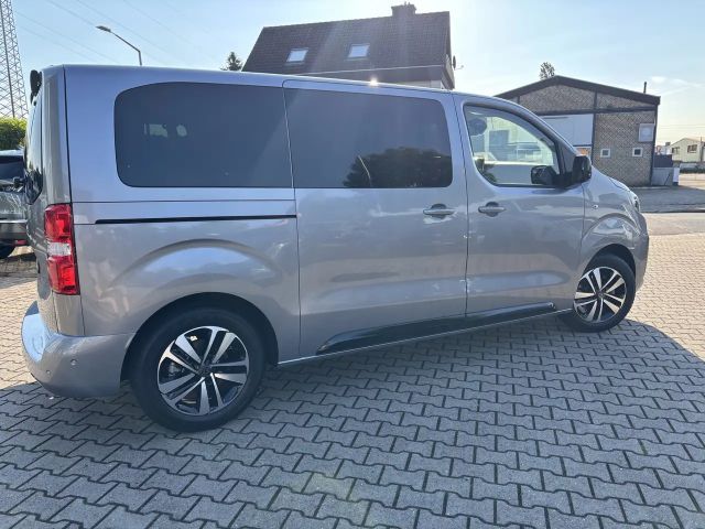 Peugeot Traveller