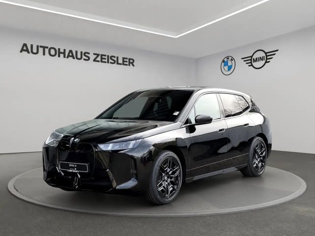 BMW iX xDrive45 M Sport Pro 22"LM AHK Glasdach Sitzlüftun 2026 Elektrisch