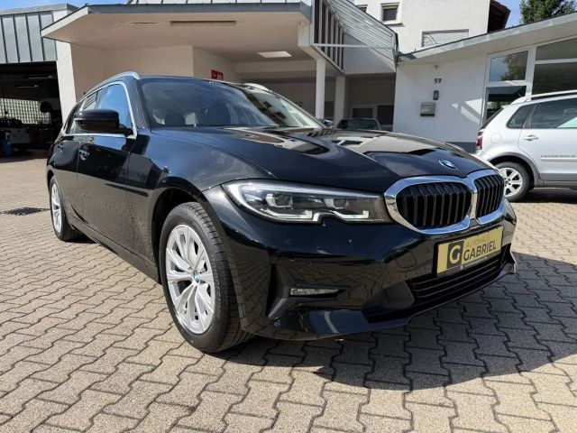 BMW 318 i  Aut. Touring Advantage LiveCockpitPro LED+ 2021 Benzine