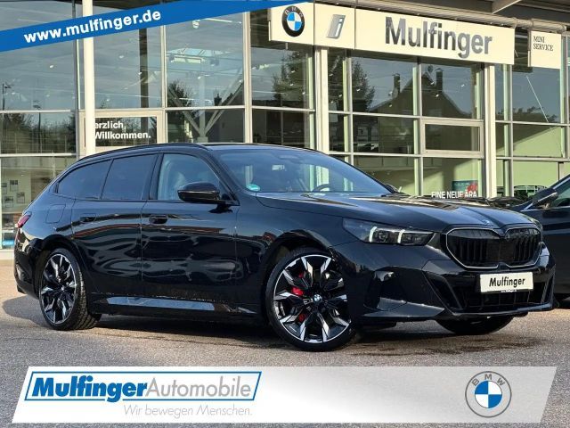 BMW 550 e xDr.M PRO M Multisitz.IntAktiv.Pano.B+W.AHK 2026 Hybride / Benzine
