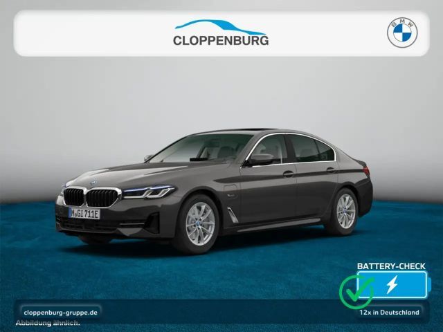 BMW 530 e xDrive A Head-Up+AHK+StHz+StKlima+Navi+ACC 2023 Hybride / Benzine