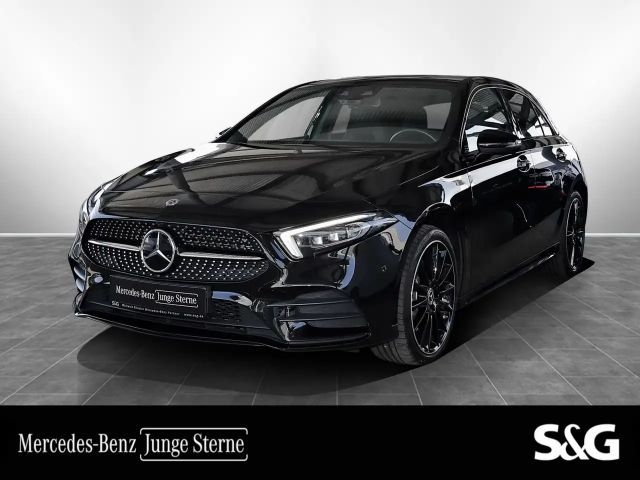 Mercedes-Benz A 250 e AMG LEDERGRAU+PANO+360°+M-LED+HIFI+DISTR 2021 Hybride / Benzine
