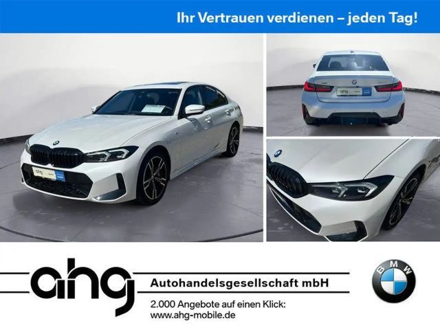 BMW 330 i xDrive M Sportpaket Navi Glasdach AHK Head 2025 Benzine