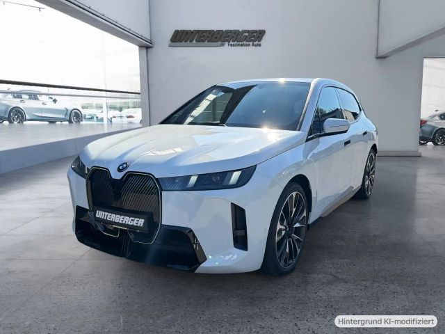 BMW iX xDrive45 M Sport AHK UPE: 99.900 EUR // 0,25% 2026 Elektrisch