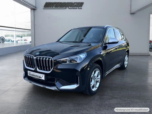 BMW X1 xDrive30e xLine AHK HUD ACC HK RFK 18" 2022 Hybride / Benzine