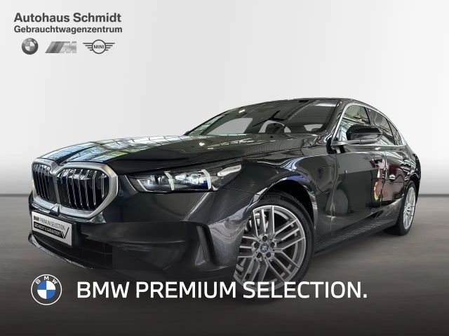 BMW 530 e Limousine 487€ netto/mtl.*19"*LC Prof.*HUD*H/K*D 2024 Hybride / Benzine