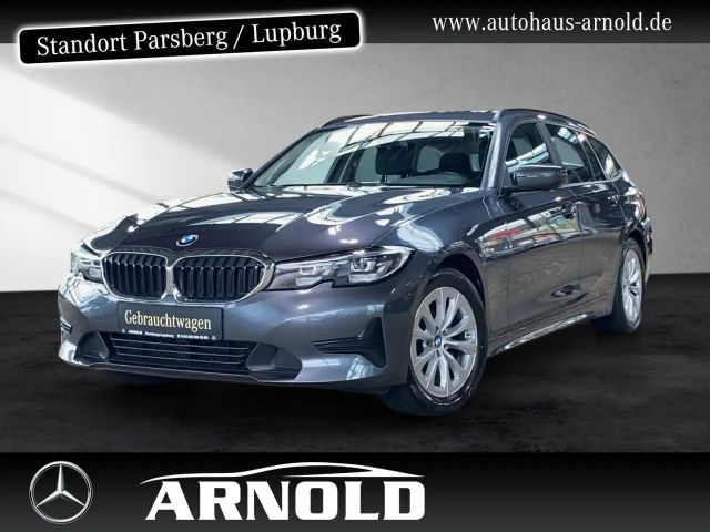 BMW 318 BMW  d Touring Mild Hybrid Advantage LED AHK  Klima/Park-Assist./MF-Lenkrad/BC/Tempomat/L-R Sensor/Dachrel./Kindersitz 2021 Diesel