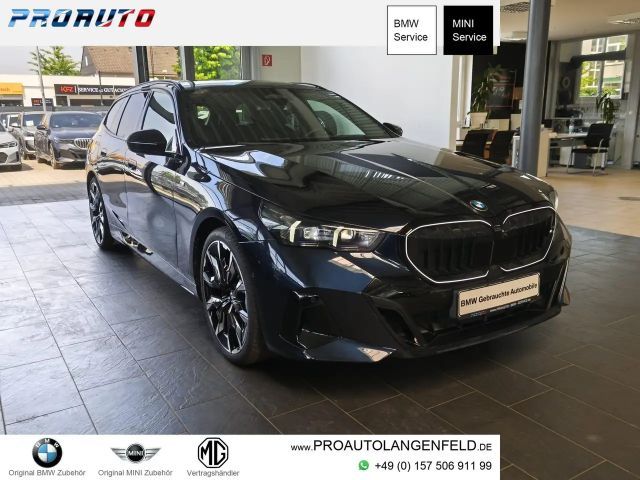 BMW 520 i M Sport Pro Tour. AHK/HUD/Pano/360°/B&W 2025 Benzine
