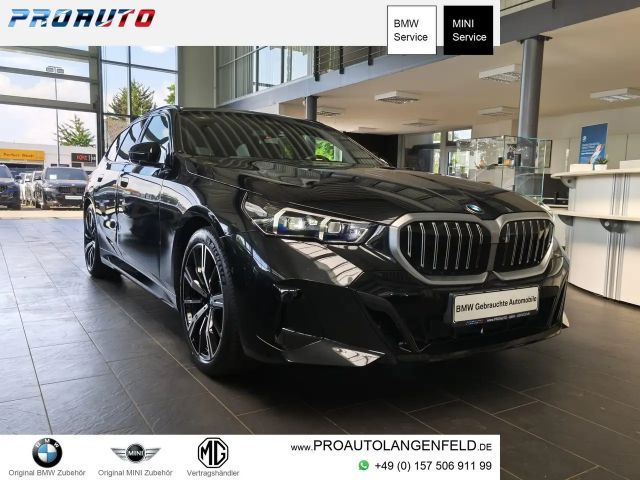 BMW 520 i M Sport Tou HK/Dr.As+/360°/20"Alu/AHK/HUD 2026 Benzine