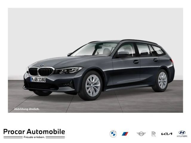 BMW 318 i Touring RFK NAVI LED Sound Syst. PDC V+H 2022 Benzine