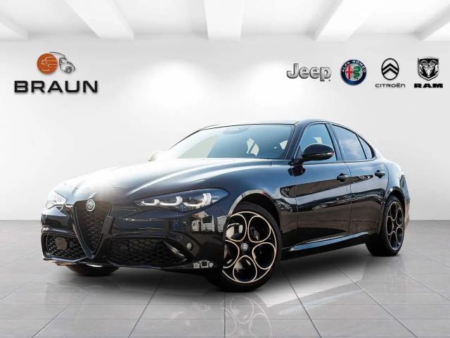 Alfa Romeo Giulia 2.0 16V AT8-Q4 INTENSA Panorama 2026 Benzine