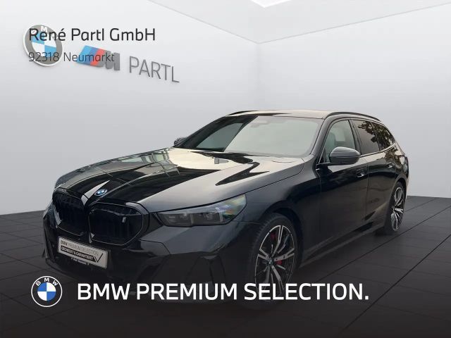 BMW i5 xDrive40 Touring M-Pro Carbon AUTOBAHNASSIST AHK 2025 Elektrisch