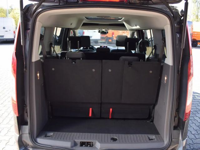 Ford Grand Tourneo