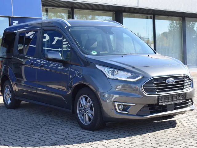 Ford Grand Tourneo
