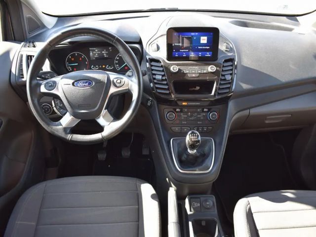 Ford Grand Tourneo