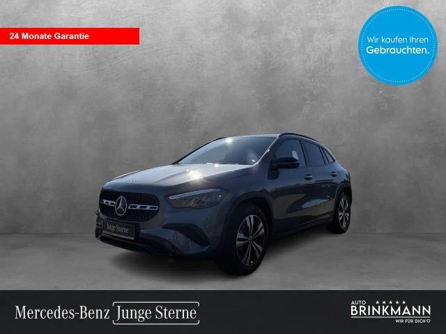 Mercedes-Benz GLA 180 Progressive/AHK/EasyP/360°Kamera/LED SHZ/Parktronic/KeylessGo/Klima/Styling/Telefon/MF-Lenkrad/L-R Sensor/Komfortsitze 2026 Benzine
