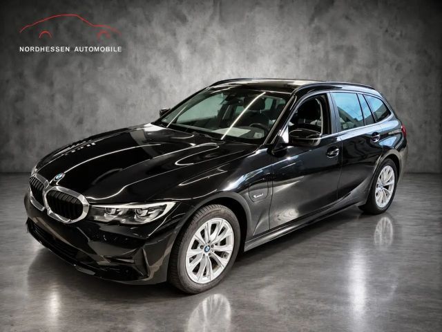 BMW 330 e Touring | Driving Assistant | Kamera | LED 2021 Hybride / Benzine