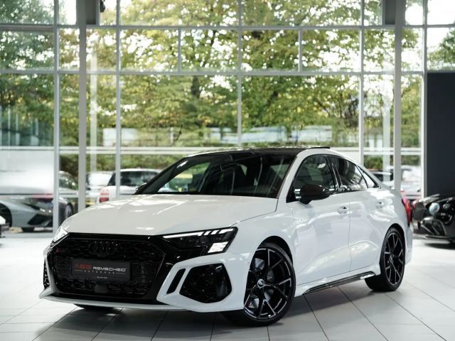 Audi RS3 q. Limousine*Schale *Pano *Carbon *RS-AGA 2022 Benzine
