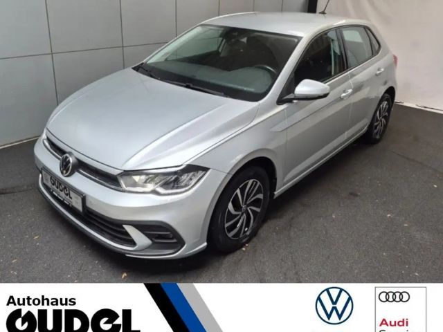 Volkswagen Polo VI 1.0 TSI Life LED LaneA Kamera Sitzh. 15" 2021 Benzine