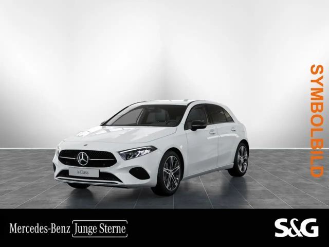 Mercedes-Benz A 180 NIGHT+18"+CARPLAY+LEDER GRAU+LED+KAMERA 2025 Benzine