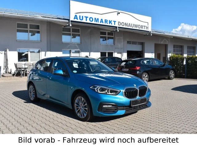 BMW 120 i Aut. Advantage Navi Sitzhzg Lenkradhzg 2023 Benzine