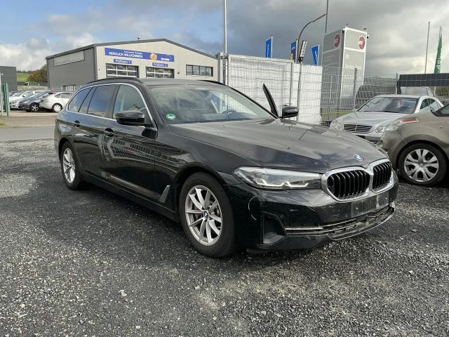 BMW 530 i Business R.Cam Luftfeder Ambiente ACC LED 2022 Hybride / Benzine