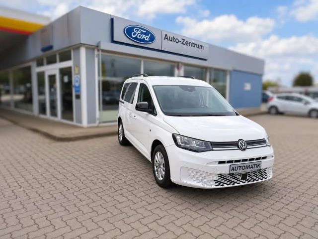Volkswagen Caddy Life mit abnehmbarer Anhängerkupplung und Rückfahrkamera 2024 Benzine