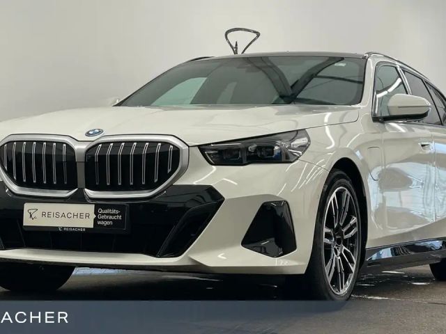 BMW 550 e xDrive M-Sport AHK LCPro HUD ACCPro 360° 19 2026 Hybride / Benzine