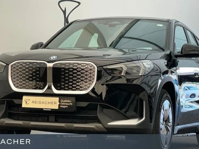 BMW iX1 xDrive30  LCProf HUD 360° AHK PDC 17"LM 2024 Elektrisch